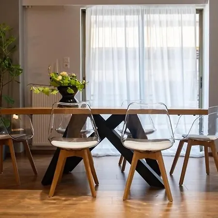 St Konstantinos Park * فولوس