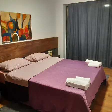 St Konstantinos Park * فولوس